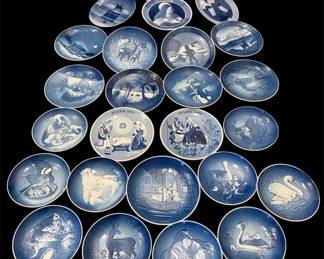 22 Vintage Danish European Blue White Collector Plates Royal Copenhagen Bing Grondahl D