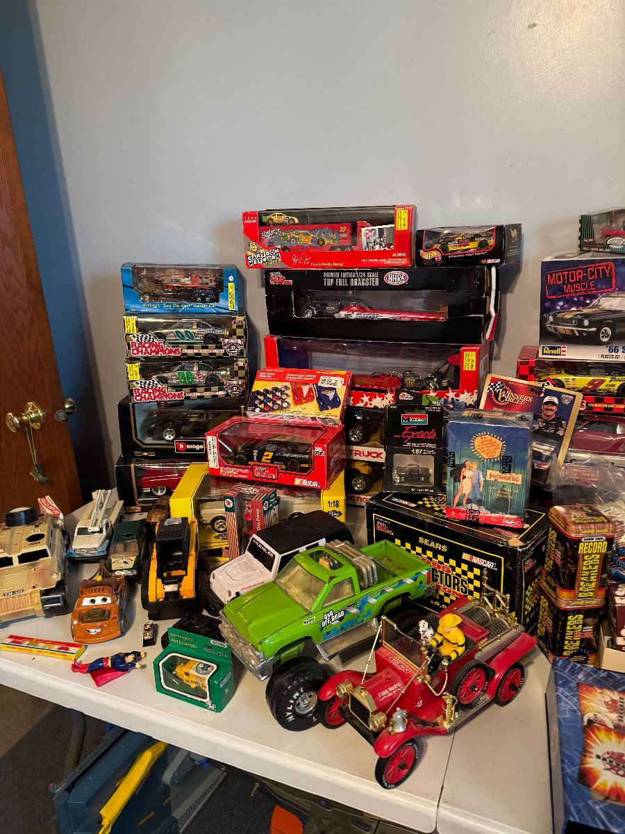Aa 4513 Bristol Estate Sale starts on 10/22/2026