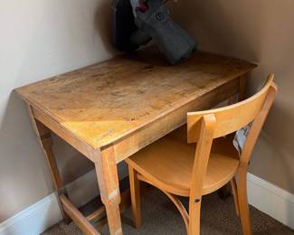 Kids wood desk & chair