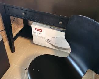 Black Contempoary Desk. Modern Chair. 