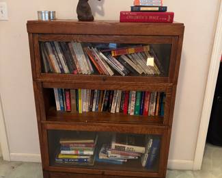 Second bookcase middle glass piece missing