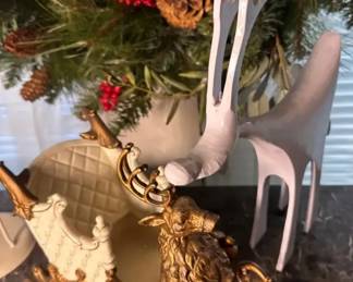 Large Festive Holiday Wreath With Charming Reindeer