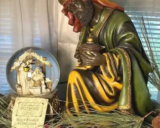 Holiday Resin Kneeling Wiseman And Musical Seven Song Christmas At Biltmore Holy Family Snowglobe