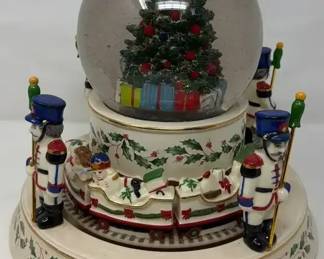 Lenox 2015 Christmas Train Snow globe Centerpiece Musical Lighted Train