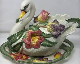 Fitz  Floyd  Tulip Swan Soup Tureen And 13 Large Oval Serving Tray