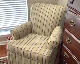 Chair in green  and Belge strip.