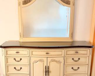 THOMASVILLE Bellasera Collection Ornate Triple Dresser And Mirror