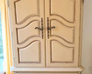 THOMASVILLE Bellasera Collection Armoire