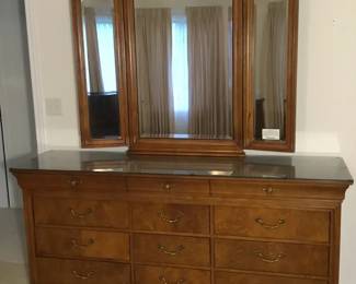THOMASVILLE Elysee Dresser