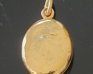 18K Gold Vintage Locket