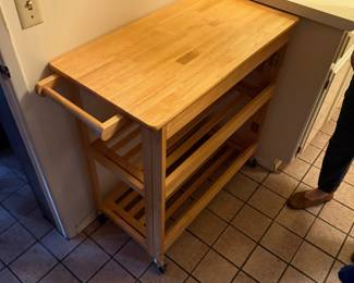 Rolling kitchen island 