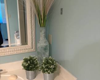 vases faux plants