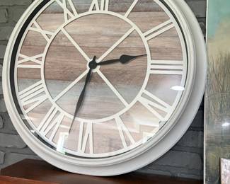 Modern wall clock