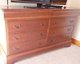 DRESSER