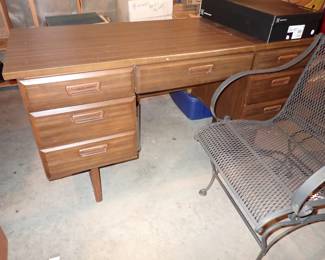 MCM DESK