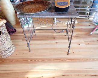 SM IRON TABLE