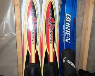 WATER SKIIS