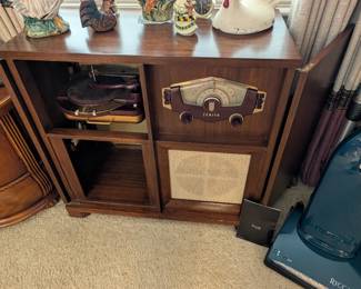 Zenith Radio, Reconditioned, with Turntable