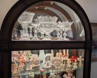 Pulaski Cathedral Top Lighted Curio, Shannon Crystal 