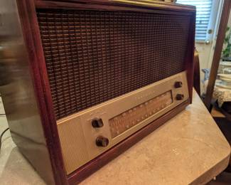 Magnavox Tube Radio