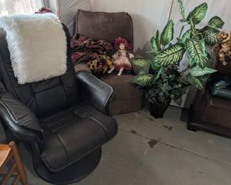 Leather Chairs, Recliners 