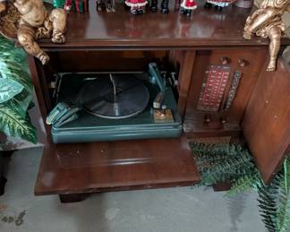 Vintage Radios and Turn Tables
