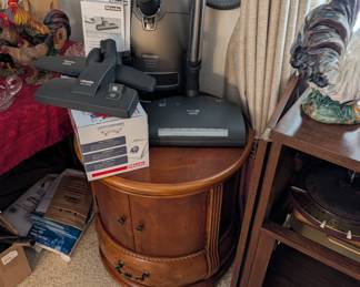 Drum Table with Storage