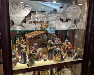 Pulaski Slide Front Curio, Nativity Set, Glass 