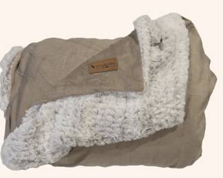 B Lot #85 - Koolaburra by UGG Plush Faux Fur Throw Blanket – Tan & Ivory – Brand New
