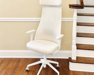 IKEA Office Chair- White Ergonomic, Breathable Mesh Back, Leather Seat, Fully Adjustable- JÄRVFJÄLLET