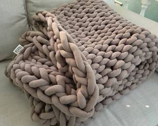 SR Lot #18 - YAASA Chunky Knit Weighted Blanket – Taupe – 52" x 79"