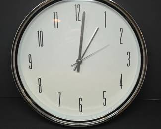 B Lot #87 - Modern 15" Chrome & White Wall Clock – Battery Operated