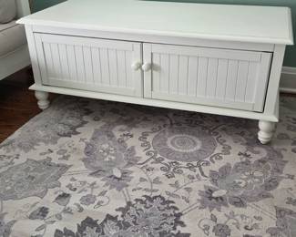SR Lot #9 - White Beadboard Coffee Table with Double Doors & Storage – Cottage Style