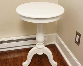 BR2 Lot #123 - Vintage-Style Solid Wood Round Pedestal Accent Table – White