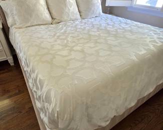 BR2 Lot #119 - Z Gallerie King Duvet Cover & 3 Euro Shams with Inserts – Ivory Trellis Pattern