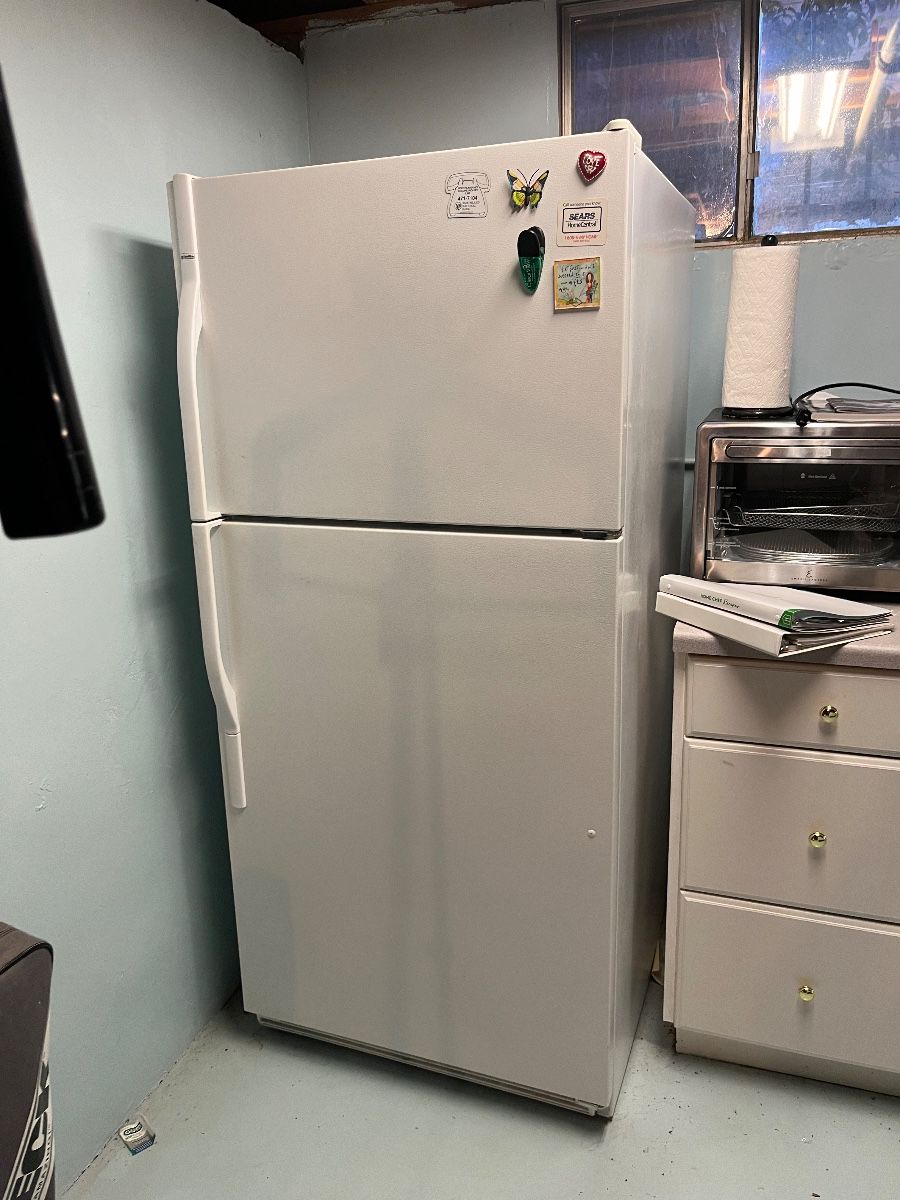 Refrigerator 
