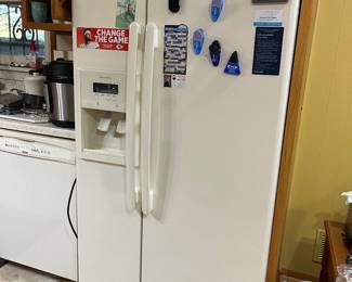 Refrigerator 