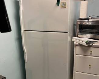 Refrigerator 
