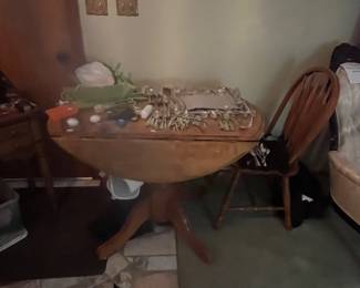 Drop leaf dining table 