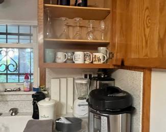 Cuisanart coffee maker, Oster blender, power pot, electric can opener