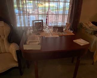 1/2 round table