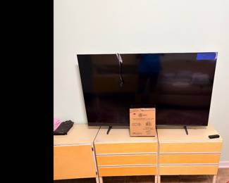 50" Smart TV and Wall Mount