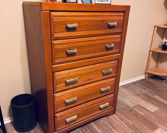 Oak wood 5 drawer chest