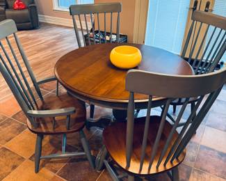 Thomasville dining table with two leaves and four chairs
