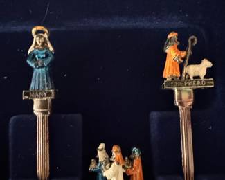 Exquisite Silver-Plated Nativity Collector Spoon Set