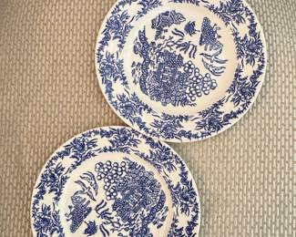 Royal China Blue Willow Bread and Butter Plates
