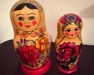 Vintage Russian Semenov Matryoshka Nesting Dolls