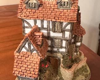 David Winter 'Squires Hall' Miniature Cottage