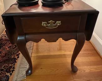 Queen Anne Style Drop-Leaf End Table
