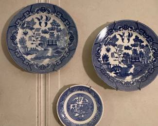 Blue Willow Pattern Ceramic Plates